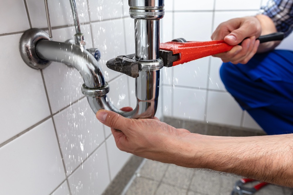 How to Prepare Your Plumbing for a Summer Vacation: Leak Inspection, Drain Care & Water Management